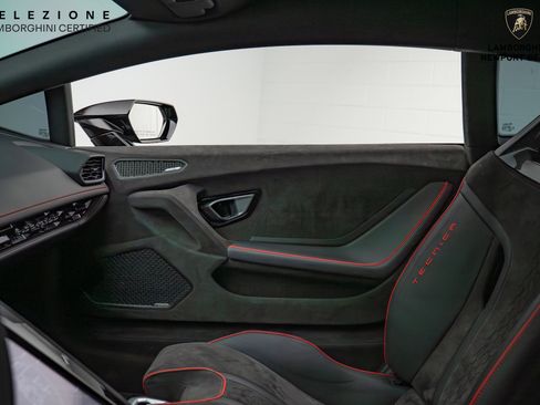 Used 2023 Lamborghini Huracan Tecnica image 32