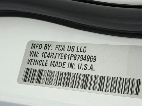 Used 2023 Jeep Grand Cherokee Summit w/ Advanced Protech Group IV AWD/4WD image 39