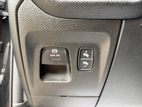 Used 2021 RAM 1500 Laramie AWD/4WD image 11