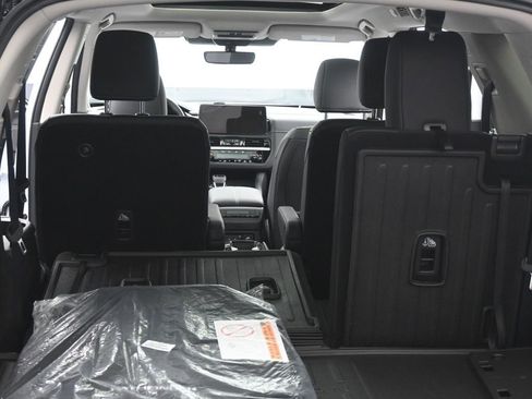 New 2026 Nissan Pathfinder Platinum AWD/4WD image 22