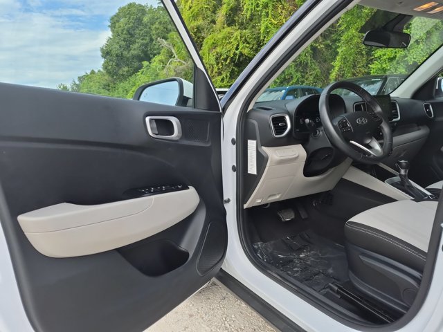 Used 2025 Hyundai Venue SEL FWD image 9