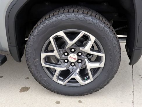 New 2026 GMC Sierra 1500 SLT image 6