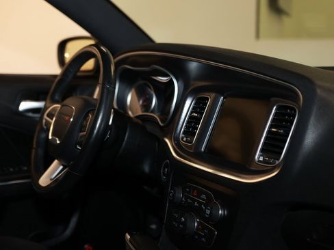 Used 2016 Dodge Charger R/T Scat Pack w/ Technology Group image 18