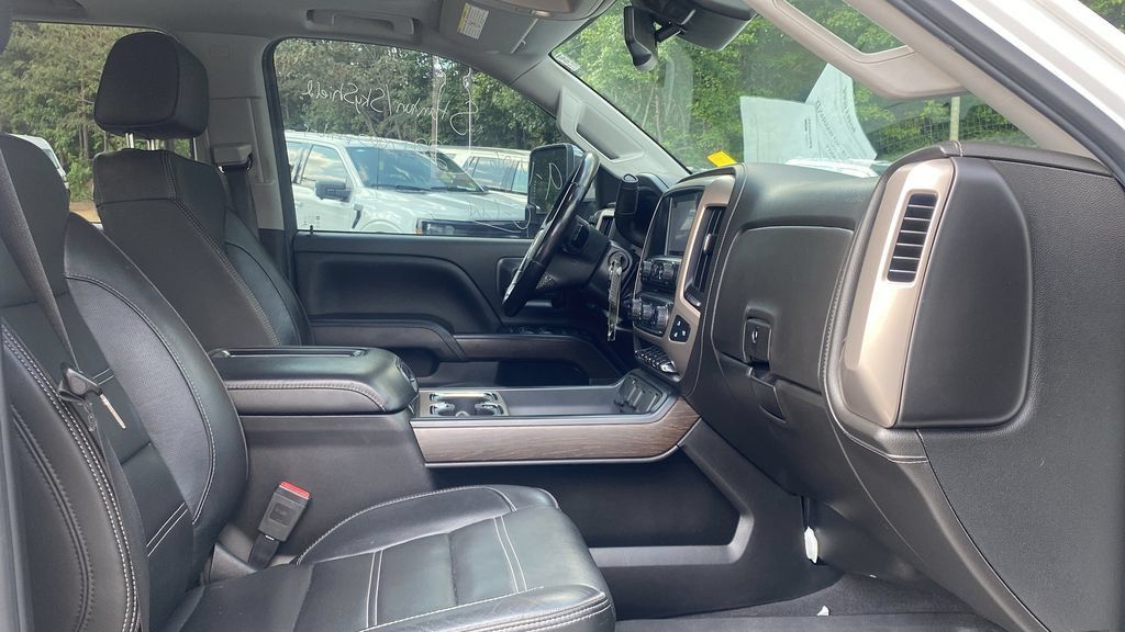 Used 2019 GMC Sierra 2500 Denali w/ Duramax Plus Package AWD/4WD image 12