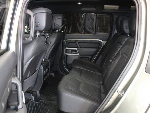 Used 2024 Land Rover Defender 110 SE image 35