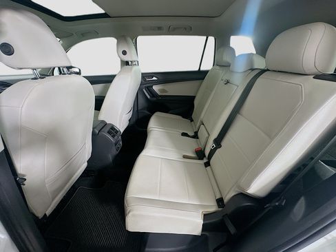 Used 2020 Volkswagen Tiguan SE w/ Panoramic Sunroof Package FWD image 27