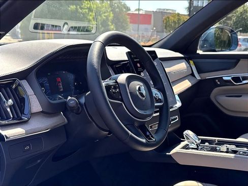 New 2026 Volvo XC90 B6 Plus w/ Protection Package Premier AWD/4WD image 8