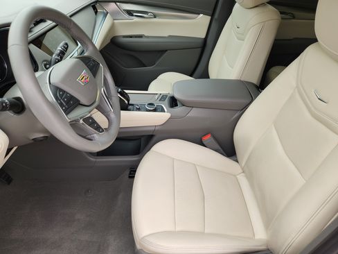 Used 2023 Cadillac XT5 Premium Luxury image 13