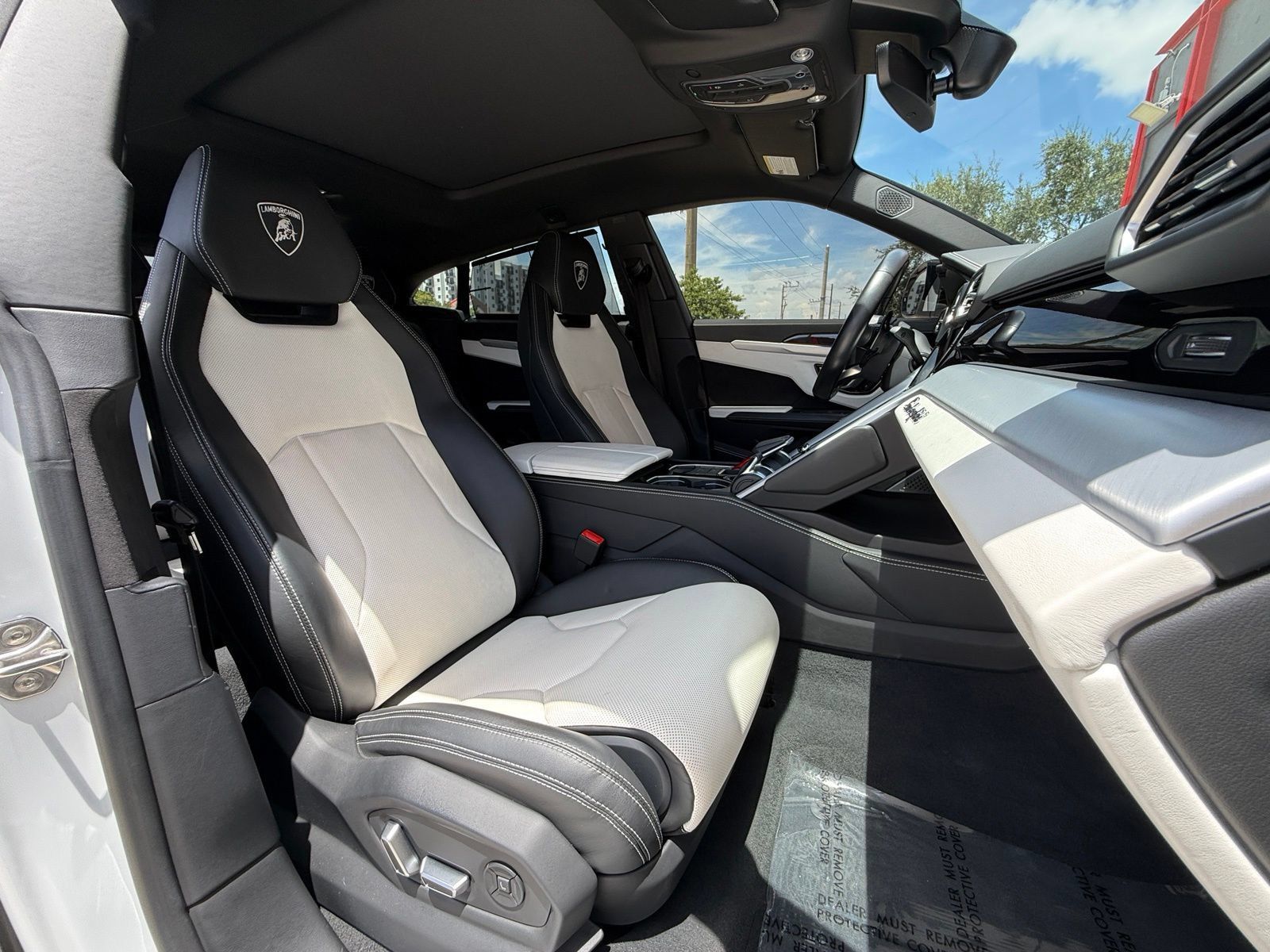 Used 2022 Lamborghini Urus AWD/4WD image 42