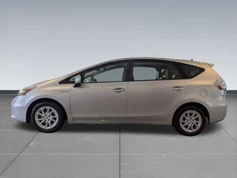 Used 2014 Toyota Prius V Two image 3