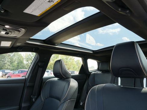 Used 2025 Toyota Crown Signia image 29