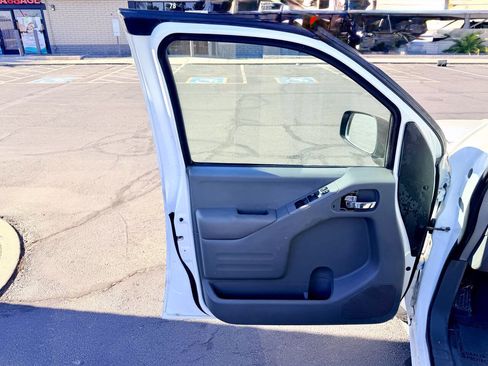 Used 2019 Nissan Frontier SV AWD/4WD image 7