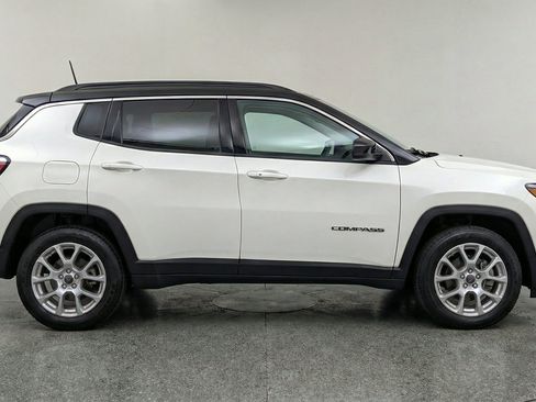 Used 2025 Jeep Compass Limited AWD/4WD image 11