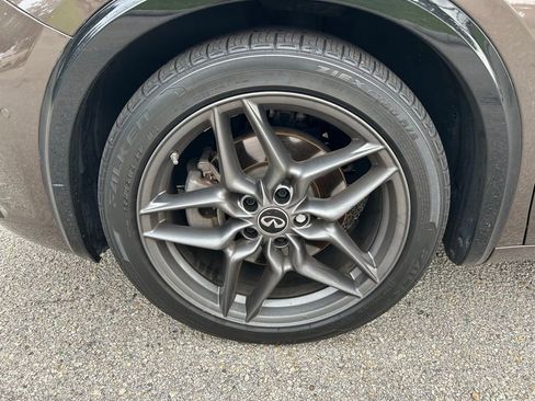 Used 2017 INFINITI QX30 Premium w/ Navigation Package FWD image 10