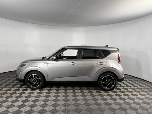Used 2023 Kia Soul EX image 9