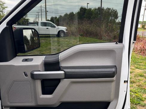 Used 2015 Ford F150 XLT AWD/4WD image 26