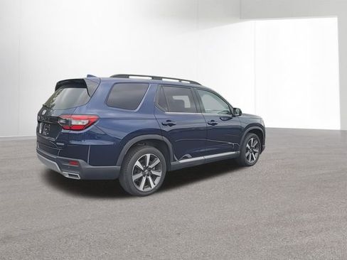 Used 2023 Honda Pilot Touring image 9