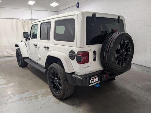 Used 2023 Jeep Wrangler Unlimited Sahara w/ Cold Weather Group AWD/4WD image 9