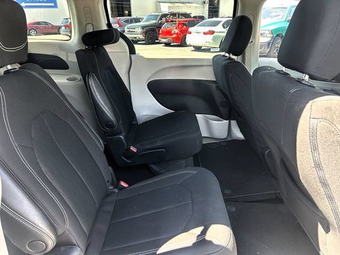 Used 2023 Chrysler Voyager LX FWD image 33