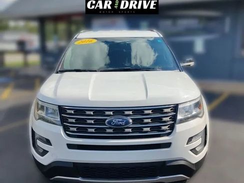 Used 2016 Ford Explorer XLT image 2