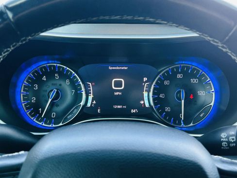 Used 2019 Chrysler Pacifica Touring-L Plus w/ S Appearance Package FWD image 19