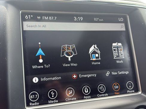 Used 2018 Jeep Grand Cherokee Limited image 21