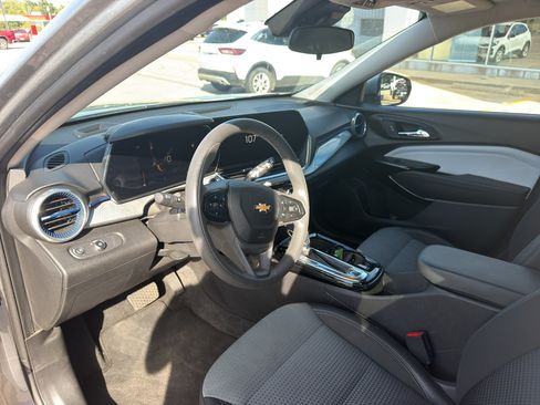 Used 2024 Chevrolet Trax LT FWD image 5