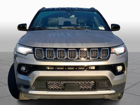 Used 2024 Jeep Compass Limited image 3