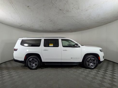 Used 2024 Jeep Wagoneer L Series II w/ Flexible Seating Group AWD/4WD image 7