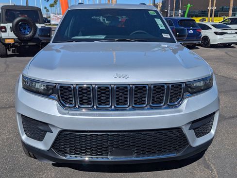 New 2025 Jeep Grand Cherokee Laredo image 6