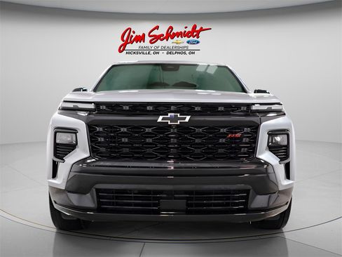 Used 2025 Chevrolet Traverse RS image 2