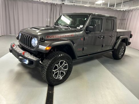 Used 2024 Jeep Gladiator Mojave AWD/4WD image 3