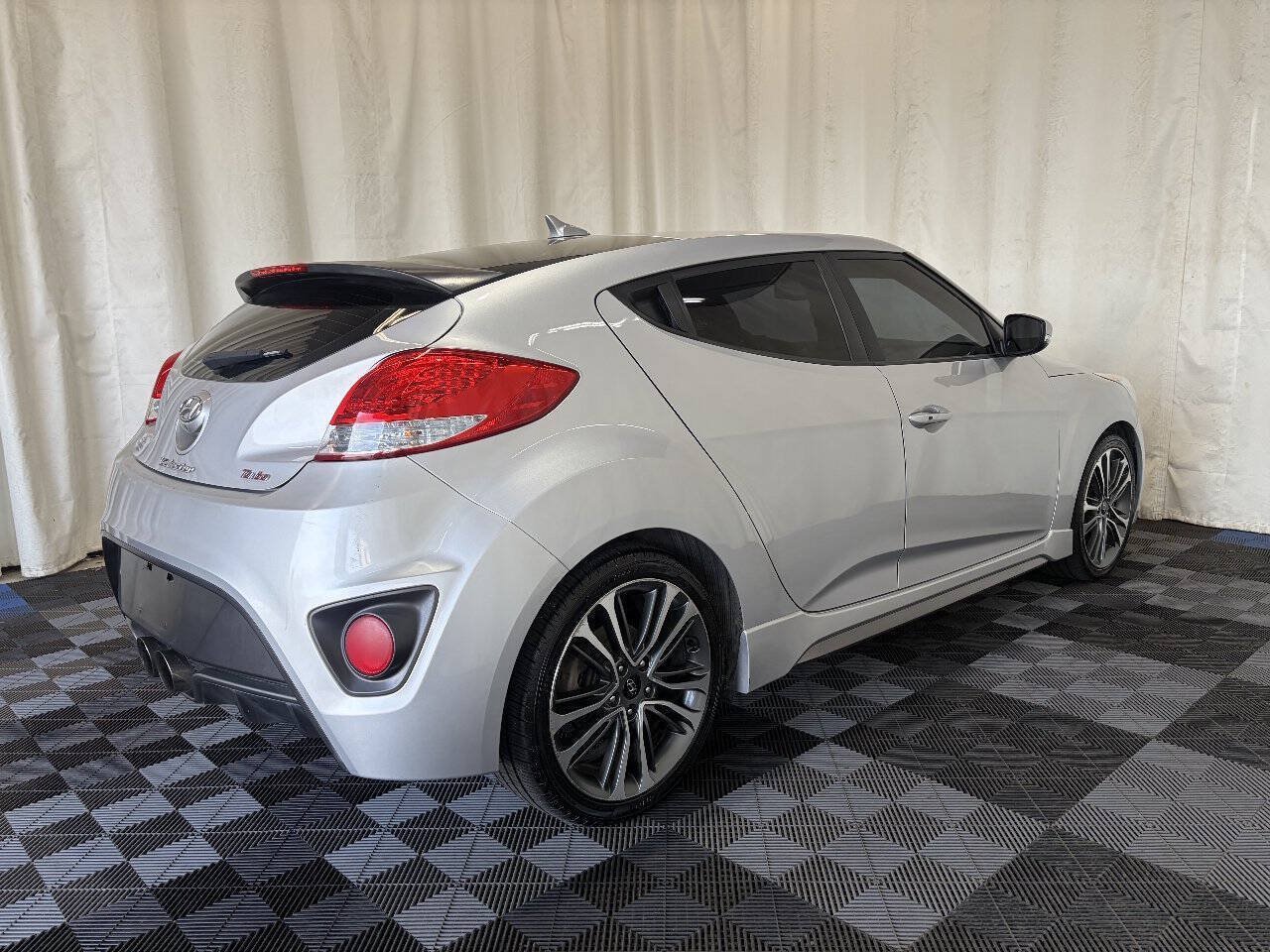 Used 2016 Hyundai Veloster Turbo FWD image 6