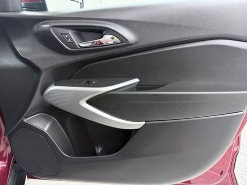 Used 2024 Chevrolet Trax LS w/ LS Convenience Package FWD image 16