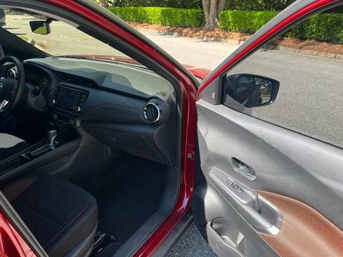 Used 2023 Nissan Kicks SR w/ Interior Electronics Package FWD image 9