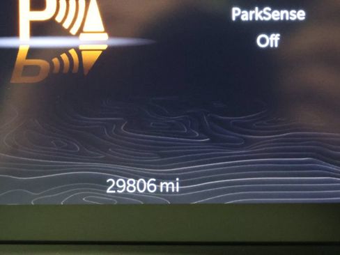 Used 2025 Jeep Grand Cherokee Altitude AWD/4WD image 17