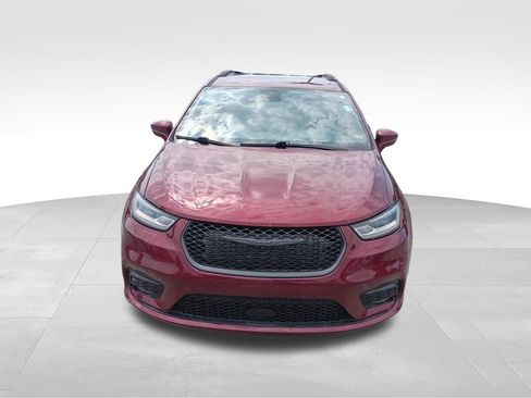 Used 2021 Chrysler Pacifica Touring w/ S Appearance Package FWD image 2