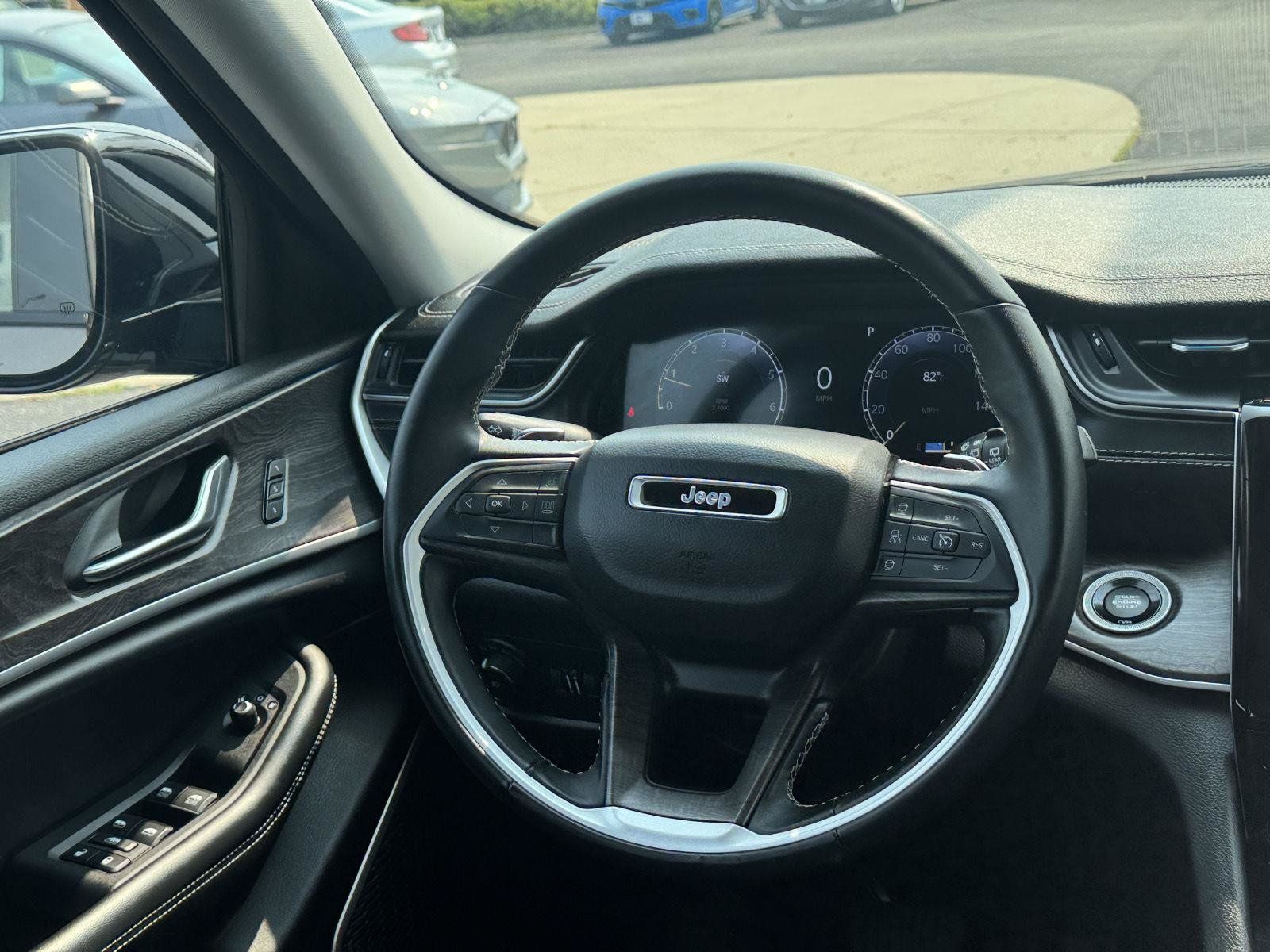 Used 2022 Jeep Grand Cherokee Limited AWD/4WD image 22