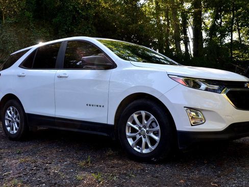 Used 2020 Chevrolet Equinox LS FWD image 4