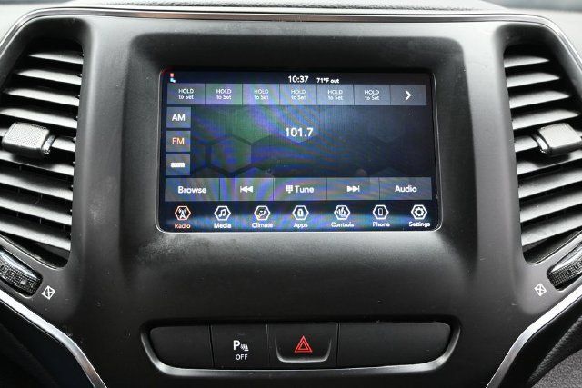 Used 2020 Jeep Cherokee Latitude Plus w/ Cold Weather Group AWD/4WD image 30