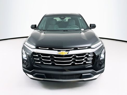 Used 2025 Chevrolet Equinox LT AWD/4WD image 2