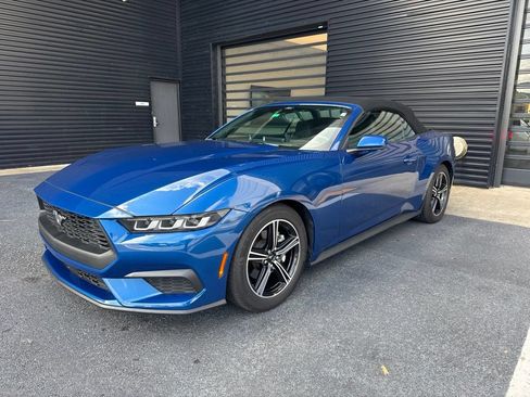 Used 2024 Ford Mustang Convertible RWD image 1