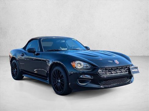 Used 2017 FIAT 124 Spider Classica RWD image 3