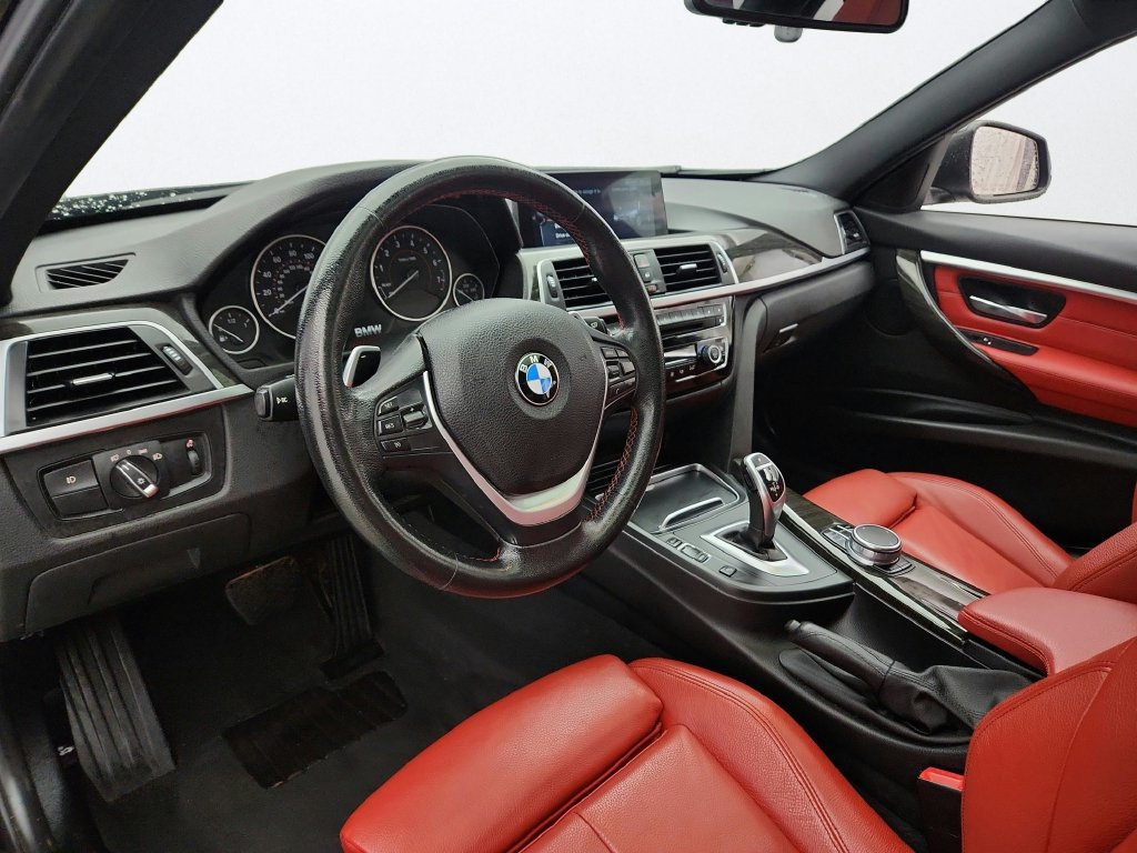 Used 2017 BMW 330i xDrive Sedan AWD/4WD image 10