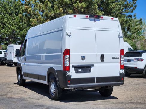 Used 2025 RAM ProMaster 2500 w/ Convenience Group FWD image 3