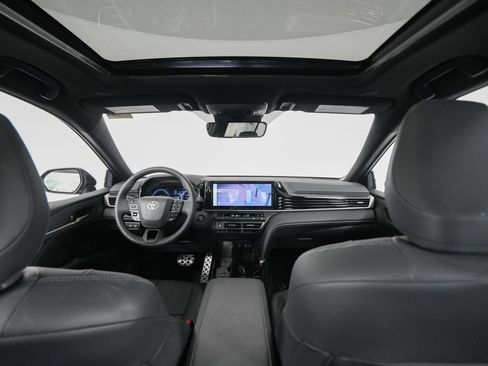 Used 2025 Toyota Camry XSE FWD image 15