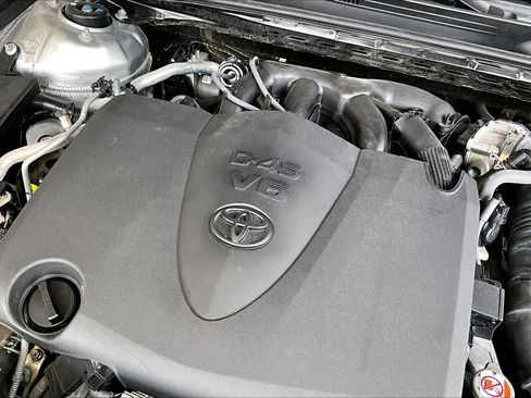 Used 2018 Toyota Camry XLE w/ Driver Assist Package FWD image 31