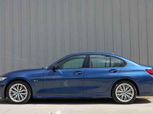 Used 2023 BMW 330e w/ Premium Package RWD image 9