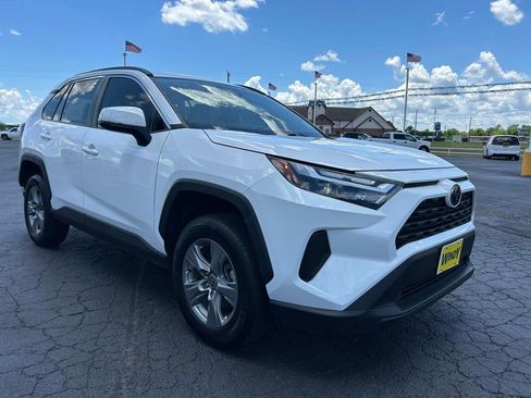 Used 2022 Toyota RAV4 XLE FWD image 5
