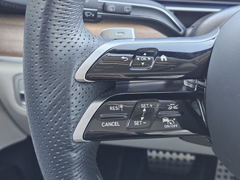 Certified 2025 Mercedes-Benz GLS 450 4MATIC image 28